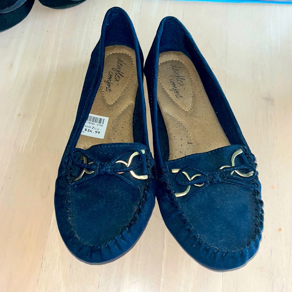 Brand new Navy shoes. 7.5